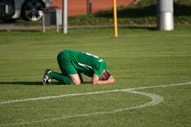 則在他的指 則在他的指